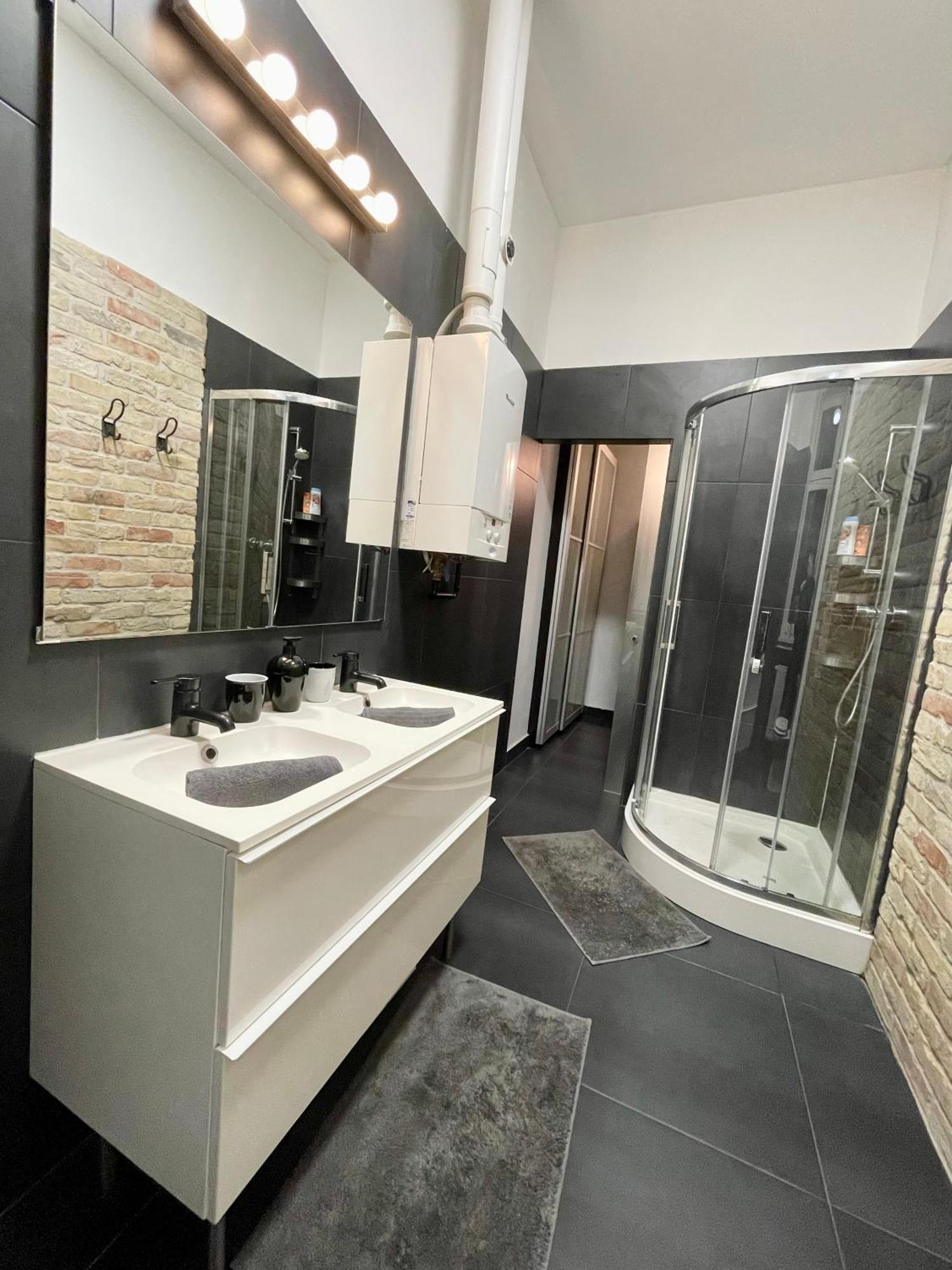 Alice Apartment - Andrassy Street Budapest Luaran gambar